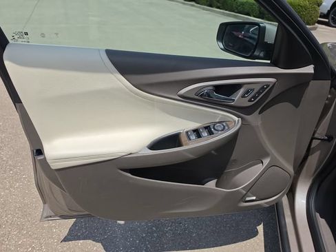Used 2024 Chevrolet Malibu LT FWD image 17
