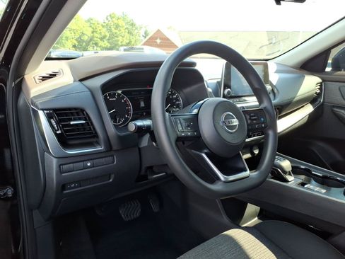 Used 2021 Nissan Rogue SV AWD/4WD image 14