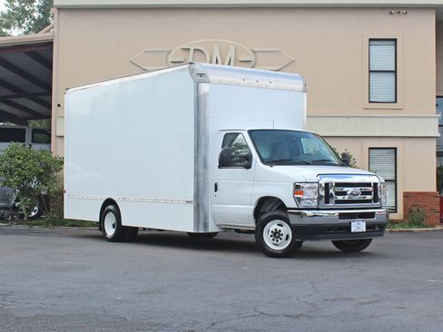 Used 2024 Ford E-450 and Econoline 450 Super Duty w/ Power Windows & Locks Group image 4