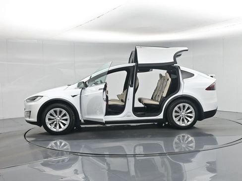 Used 2020 Tesla Model X Long Range AWD/4WD image 3