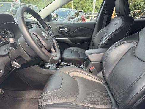 Used 2019 Jeep Cherokee Limited AWD/4WD image 13