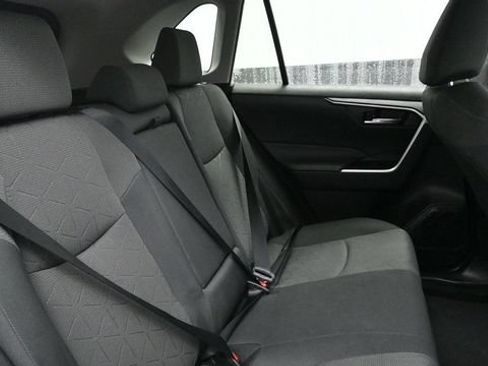 Used 2022 Toyota RAV4 XLE AWD/4WD image 13