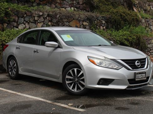 Used 2017 Nissan Altima 2.5 SV FWD image 4