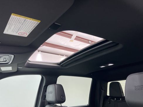 Used 2023 Chevrolet Silverado 2500 High Country w/ Technology Package image 17