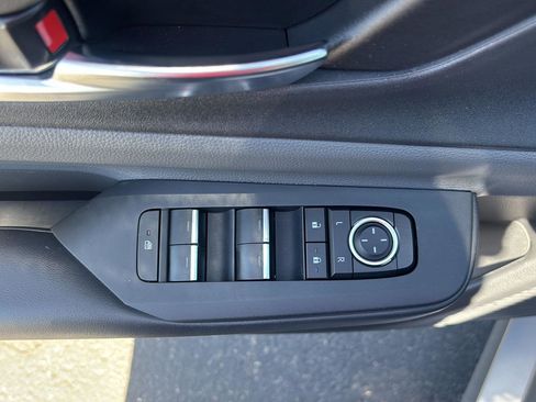 Used 2025 Toyota Prius XLE image 11