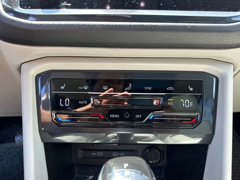 Used 2024 Volkswagen Tiguan SE image 15