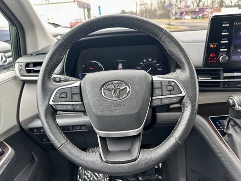 Used 2022 Toyota Sienna XLE image 20
