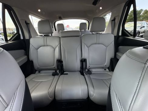 Used 2025 Honda Pilot Touring image 13