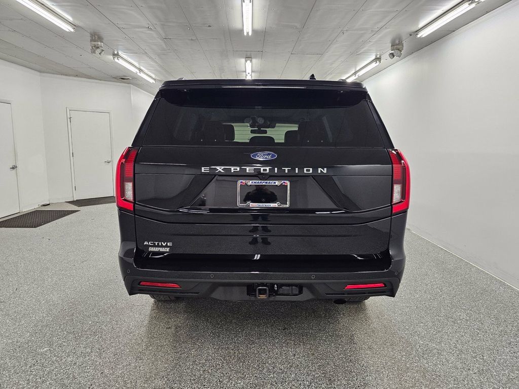 Used 2025 Ford Expedition Active AWD/4WD image 5
