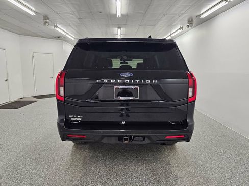 Used 2025 Ford Expedition Active AWD/4WD image 5