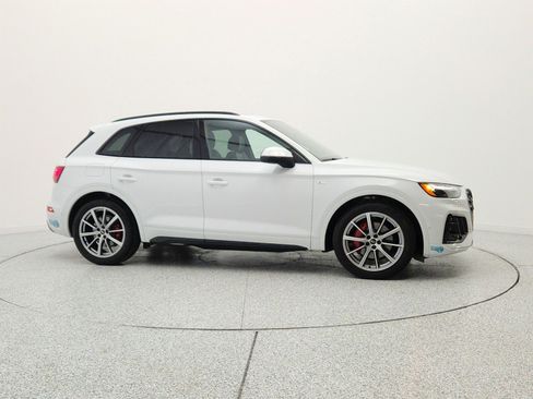 Used 2024 Audi Q5 e Prestige AWD/4WD image 4