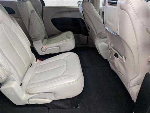 Used 2017 Chrysler Pacifica Touring-L Plus FWD image 26