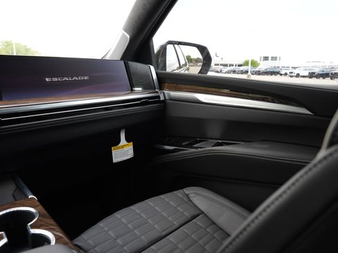 New 2026 Cadillac Escalade Platinum Sport w/ LPO, ONYX Package image 8