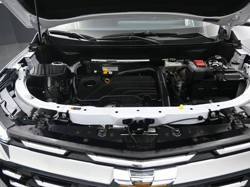 Used 2025 Chevrolet Equinox LT w/ Safety and Technology Package FWD image 15
