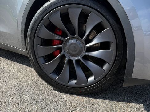 Used 2025 Tesla Model Y Performance image 27