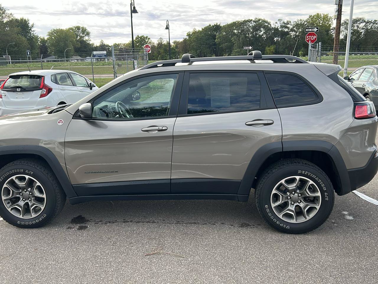 Used 2020 Jeep Cherokee Trailhawk w/ Cold Weather Group AWD/4WD image 8