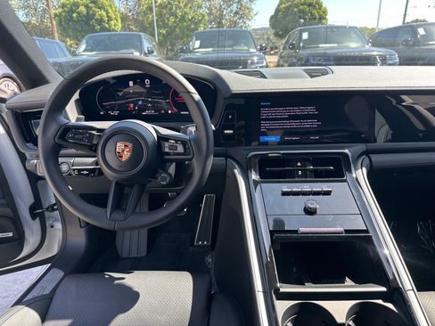 Used 2026 Porsche Panamera image 21