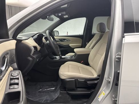 Used 2022 Chevrolet Traverse LS image 11