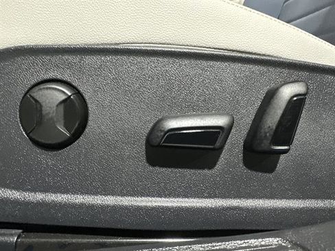 Certified 2025 Volkswagen Jetta SE image 36