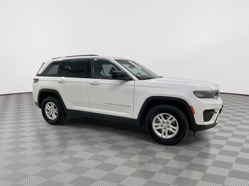 Used 2024 Jeep Grand Cherokee Laredo image 13