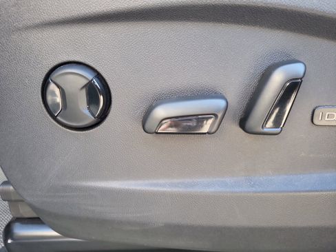 Used 2025 Volkswagen ID. Buzz 1st Edition image 15