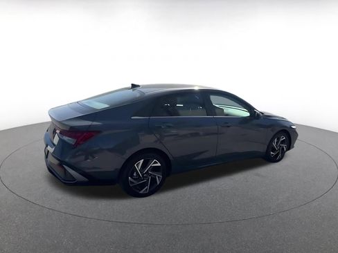 Used 2025 Hyundai Elantra SEL image 15