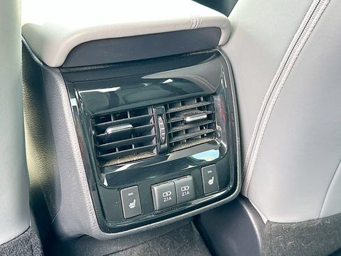Used 2019 Toyota Avalon Limited w/ Advanced Safety Package FWD image 4