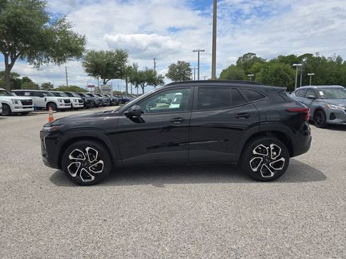 Used 2024 Chevrolet Trax RS w/ Sunroof Package FWD image 5