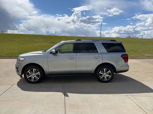 Used 2024 Ford Expedition Limited AWD/4WD image 6