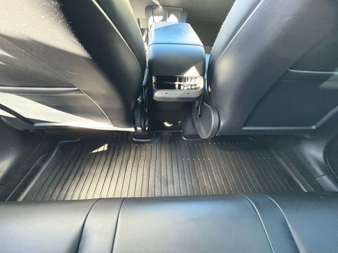 Used 2022 Tesla Model Y Long Range AWD/4WD image 26