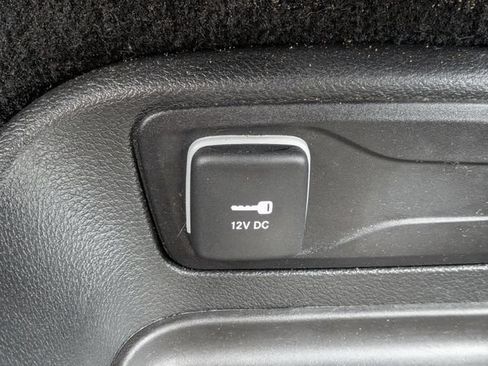 Used 2024 Chrysler Pacifica Limited FWD image 23