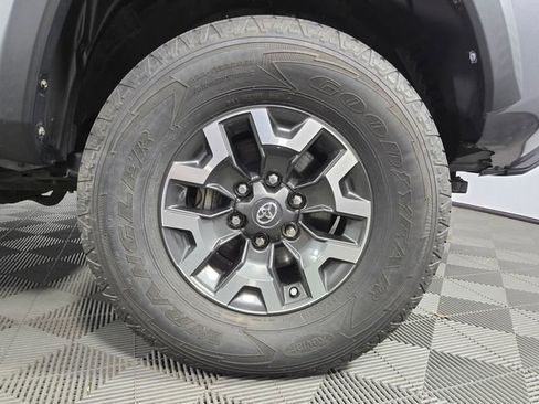 Used 2019 Toyota Tacoma TRD Off-Road image 11