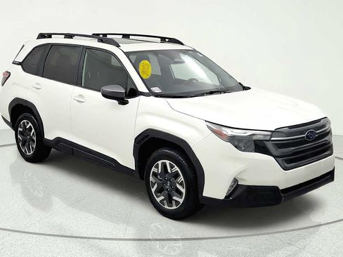 Certified 2025 Subaru Forester Premium AWD/4WD image 1
