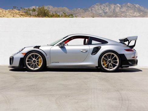 Certified 2019 Porsche 911 GT2 RS RWD image 2