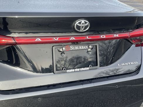 Used 2022 Toyota Avalon Limited image 39