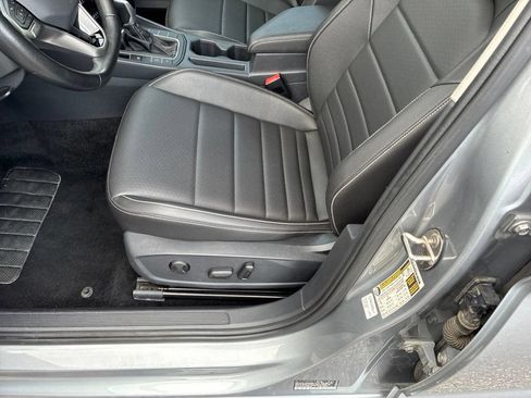 Used 2024 Volkswagen Jetta SE FWD image 16