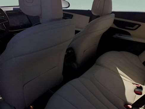 Used 2026 Mercedes-Benz E 350 Sedan image 10