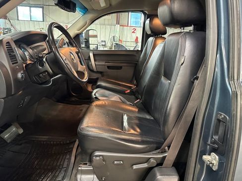 Used 2011 Chevrolet Silverado 2500 LT w/ Interior Plus Package AWD/4WD image 14