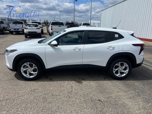 New 2026 Chevrolet Trax LS FWD image 2