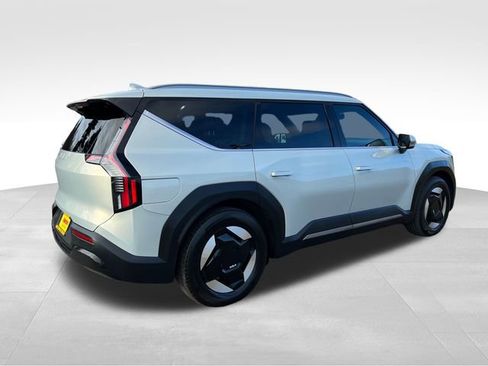 Used 2024 Kia EV9 Wind image 9