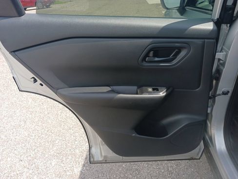 Used 2024 Nissan Rogue S AWD/4WD image 14