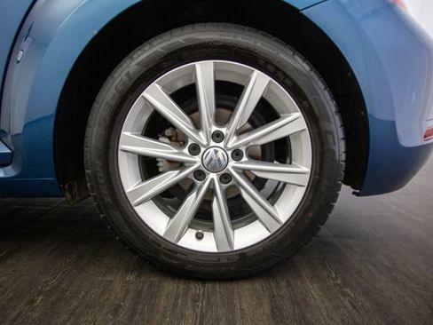 Used 2019 Volkswagen Beetle 2.0T SE FWD image 41