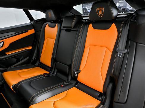 Used 2022 Lamborghini Urus AWD/4WD image 25