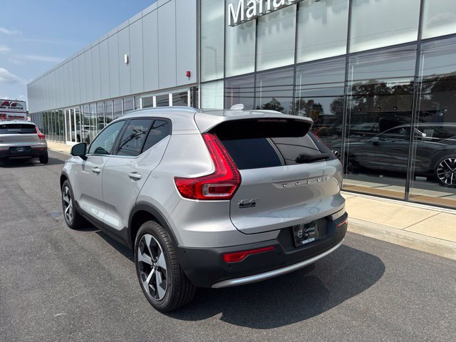 Certified 2025 Volvo XC40 B5 Plus AWD/4WD image 3
