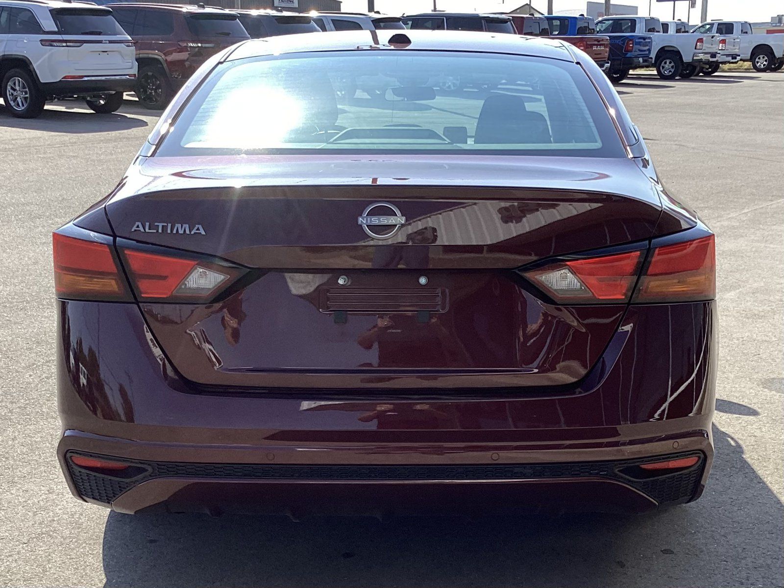 Used 2025 Nissan Altima 2.5 SV FWD image 8