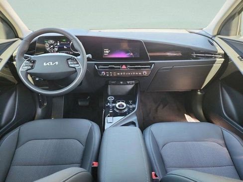 Used 2025 Kia Niro Wind w/ Wind Preserve Package image 6