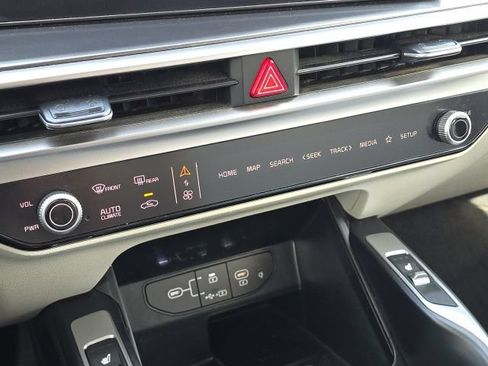Used 2024 Kia Sorento S w/ Panoramic Sunroof Package FWD image 33