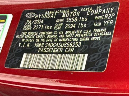 Used 2025 Hyundai Elantra SEL FWD image 12