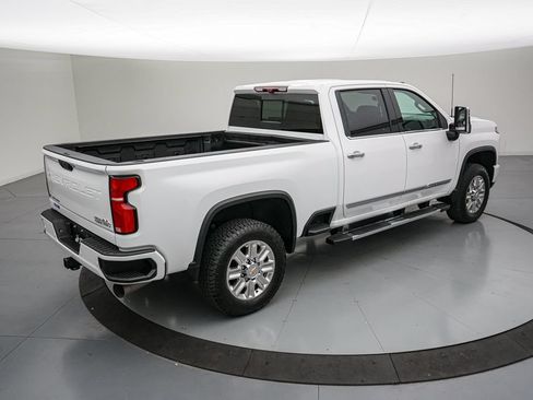 Used 2024 Chevrolet Silverado 2500 High Country w/ Technology Package AWD/4WD image 4