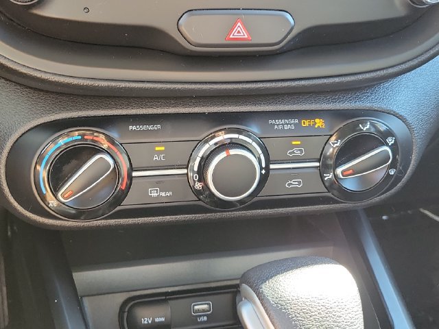 Used 2025 Kia Soul LX FWD image 11
